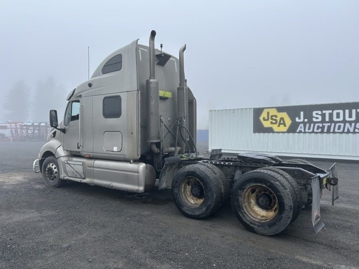 2007-peterbilt-387-image-3