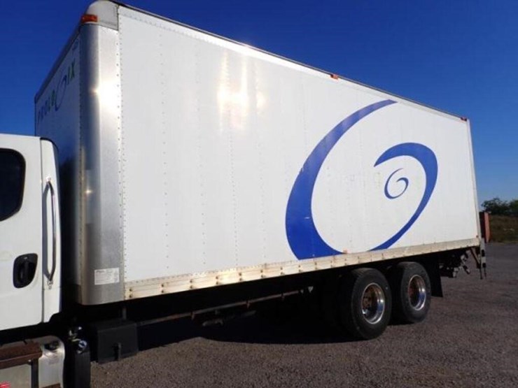 2014-freightliner-business-class-m2-106-image-40