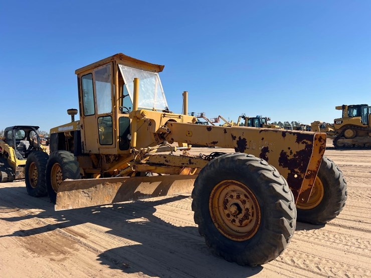 1981-deere-570a-image-6