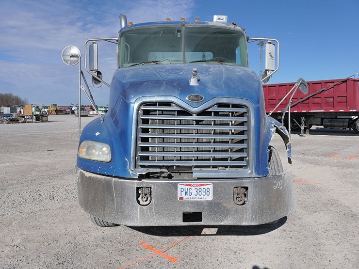 2004-mack-ch613-image-7