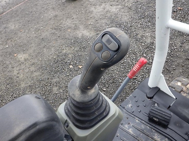 takeuchi-tb230-image-26