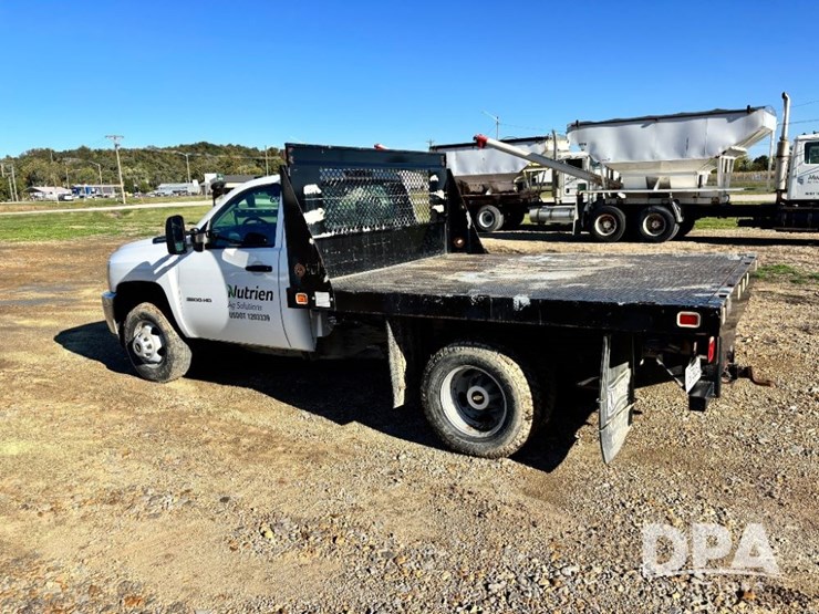 2013-chevrolet-3500hd-image-11