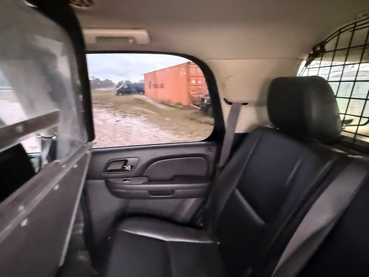 2014-chevrolet-tahoe-image-25