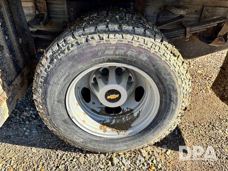 2013-chevrolet-3500hd-image-27