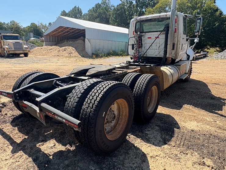 #22534-•-2014-freightliner-prostar-lf-687-t/a-daycab-truck-tractor-vin:-1hsdjsnr4eh099715-image-3