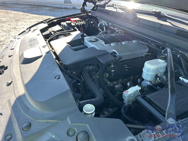 2015-cadillac-escalade-esv-image-8