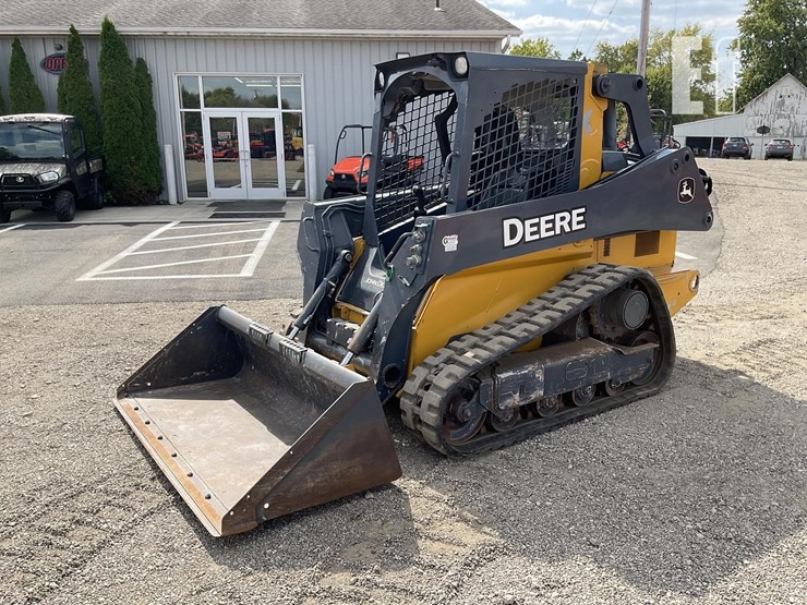 2015-deere-319e-image-1