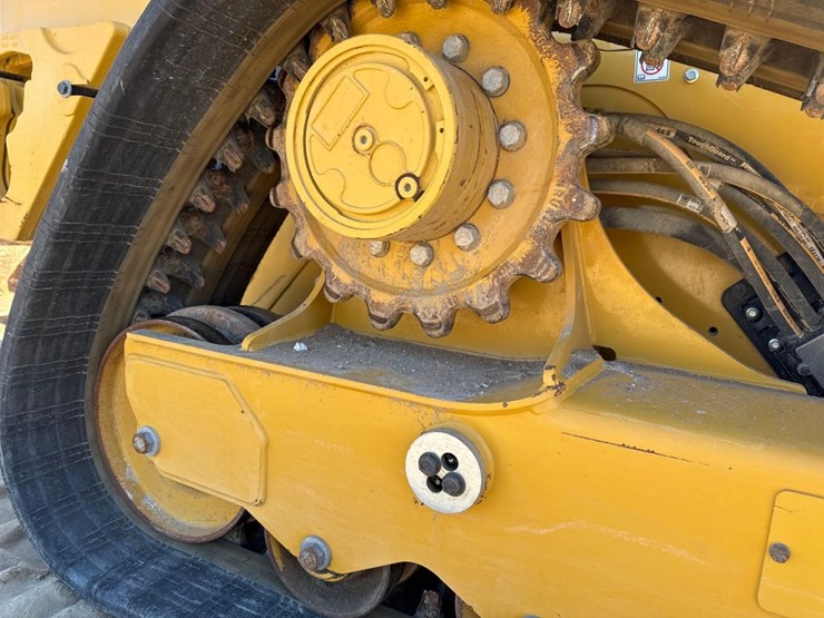 2023-caterpillar-299d3-image-12