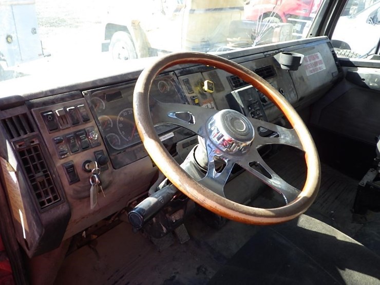 2002-freightliner-fl50-image-20