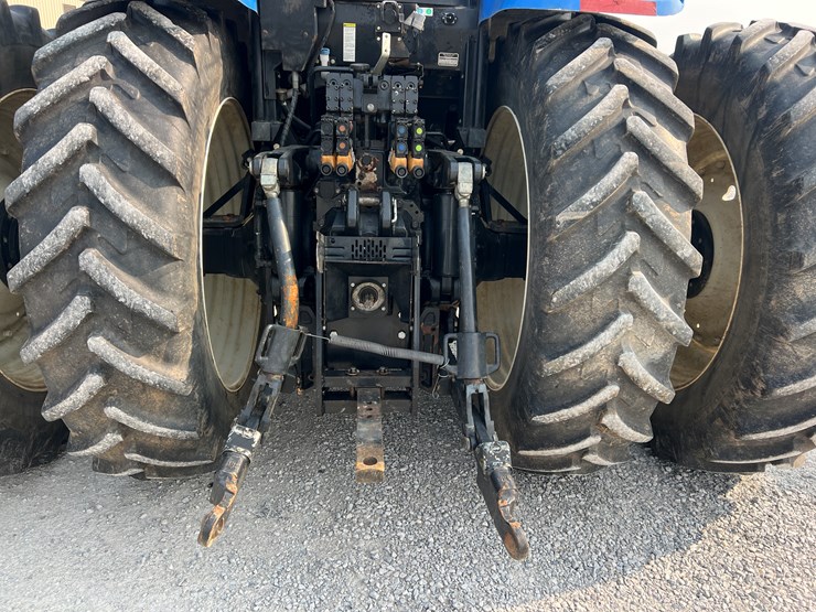 2010-new-holland-t7060-image-7