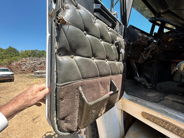 #22533-•-1994-freightliner-t/a-daycab-dump-truck-vin:-1fuyfdyb6rp462199-image-40