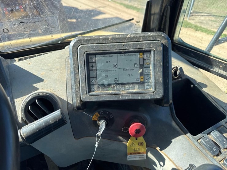 2019-caterpillar-730-image-22