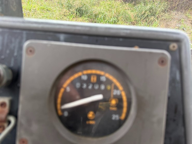 #22581-•-inop-ford-550d-backhoe-loader-image-24