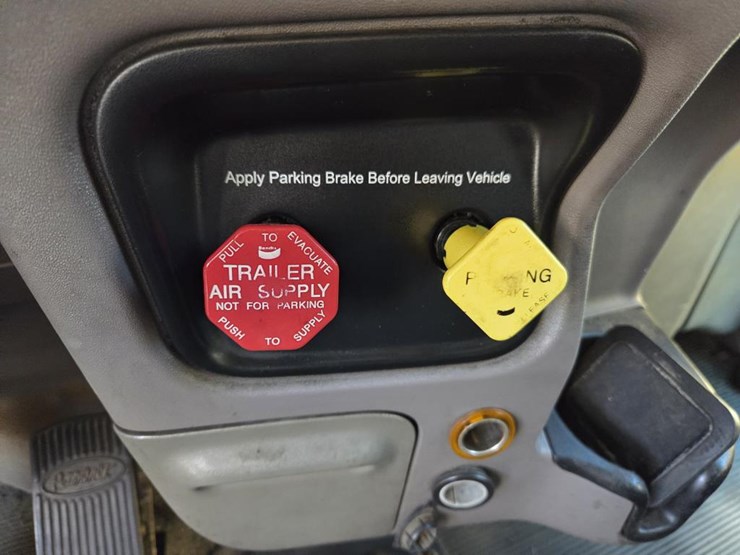 2007-peterbilt-386-image-78