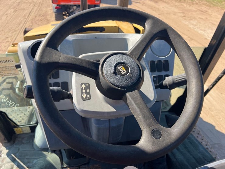 2015-caterpillar-415f2-image-32