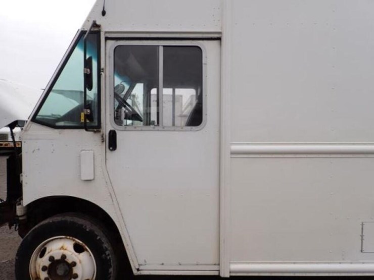 2015-freightliner-mt55-image-39