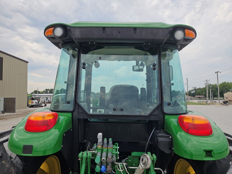 2017-john-deere-6105e-image-16