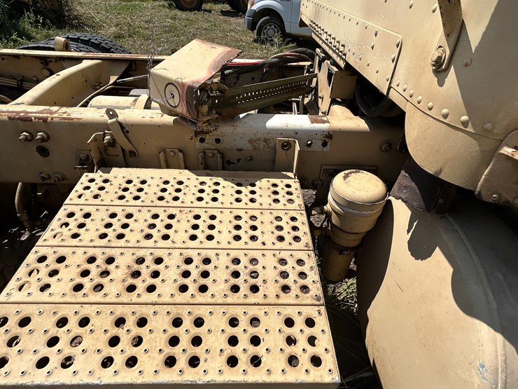 #22529-•-inop-1992-freightliner-t/a-daycab-truck-tractor-vin:-1fuymzyb1np357132-image-20