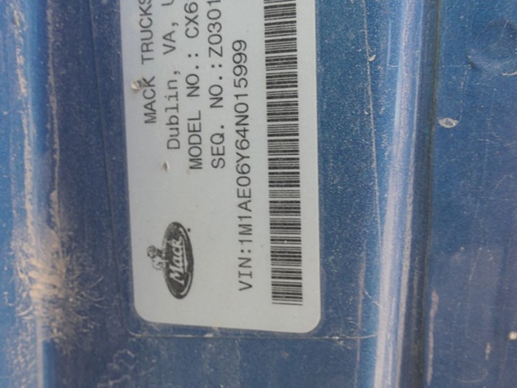 2004-mack-ch613-image-32