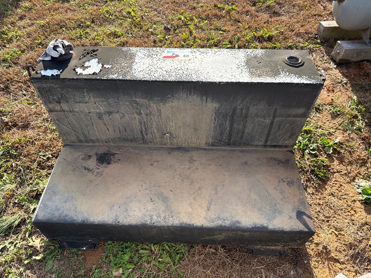 #40-•-metal-fuel-tank-image-1