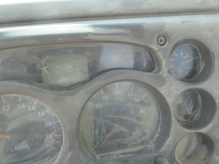 2004-mack-ch613-image-31