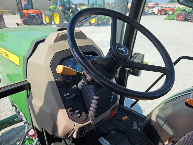 2021-john-deere-6135e-image-9