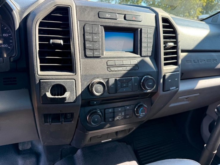 2017-ford-f350-xl-image-15