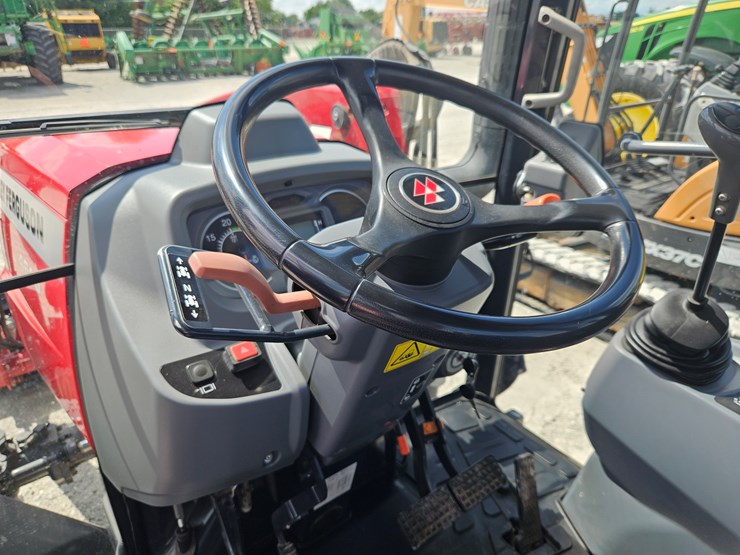 2014-massey-ferguson-4610-image-12