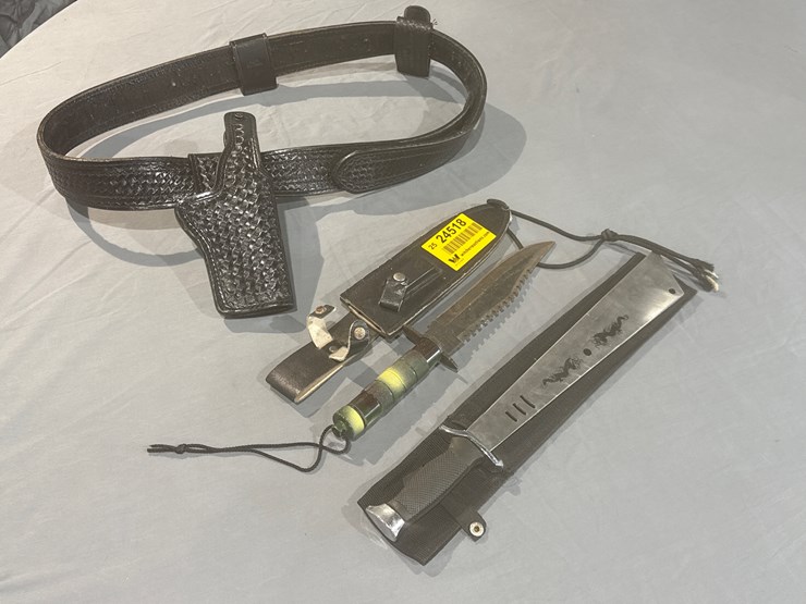 #24518-•-(2)-swords-&-gun-holster-image-1