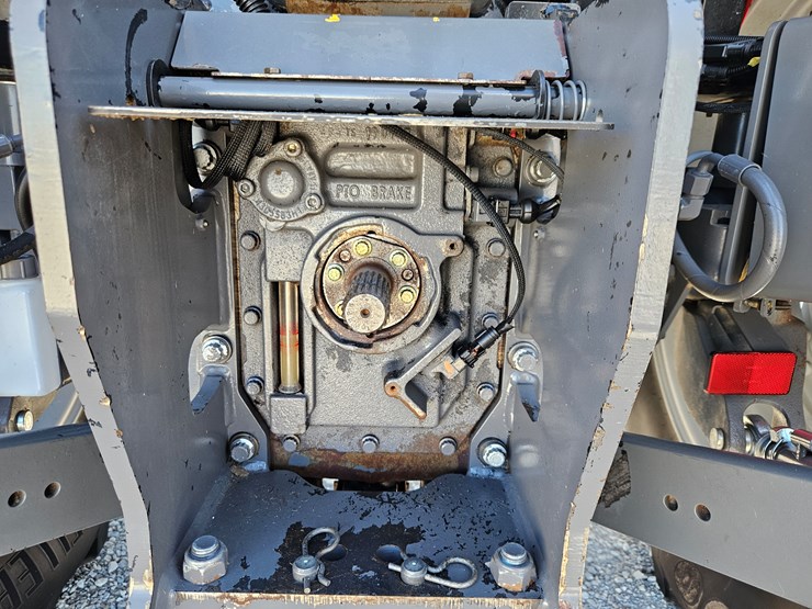 2020-massey-ferguson-6713-image-9