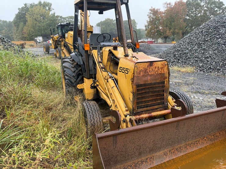 #22581-•-inop-ford-550d-backhoe-loader-image-2