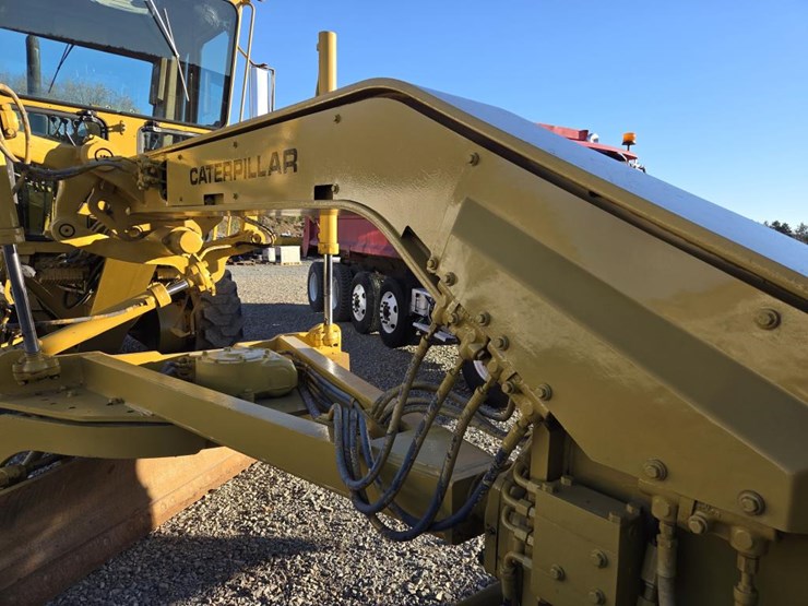 caterpillar-140-image-12