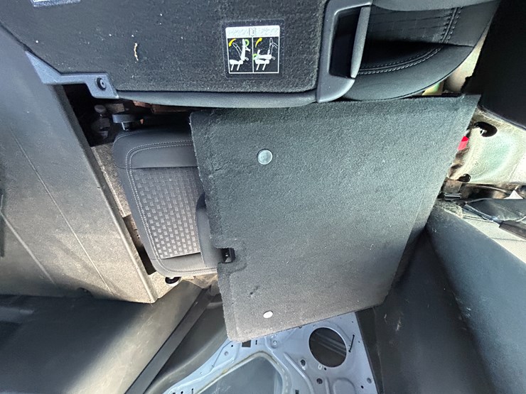 2013-ford-explorer-image-23