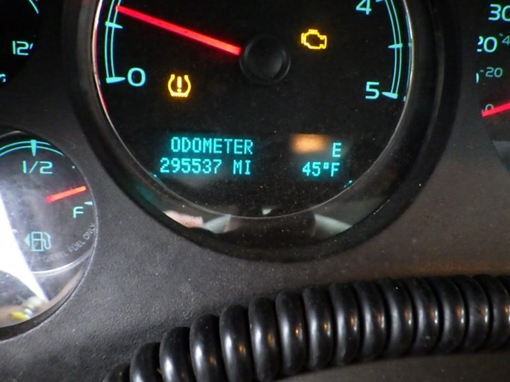 2011-gmc-2500hd-image-24