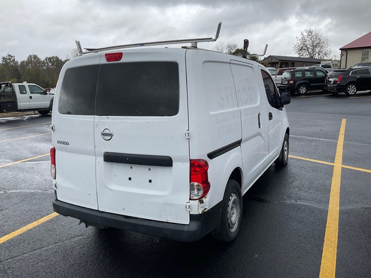 2017-nissan-nv200-image-2