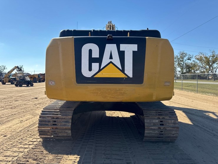 2019-caterpillar-330-image-3