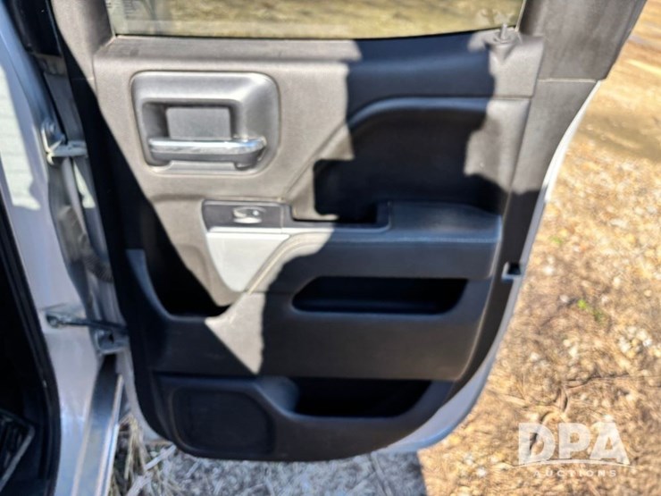 2015-chevrolet-silverado-image-57