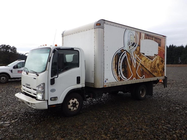 2009-isuzu-npr-image-1