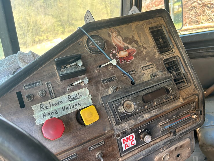 #22532-•-1996-freightliner-t/a-daycab-dump-truck-vin:1fuydzyb8tp876191-image-39