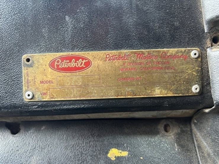 1992-peterbilt-379-image-9