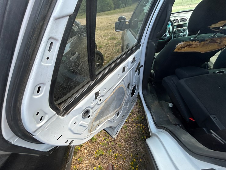 2013-ford-explorer-image-17