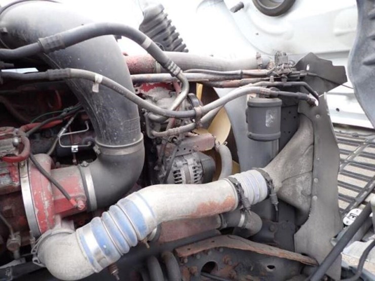 2010-freightliner-cascadia-t/a-hiway-tractor---day-image-31