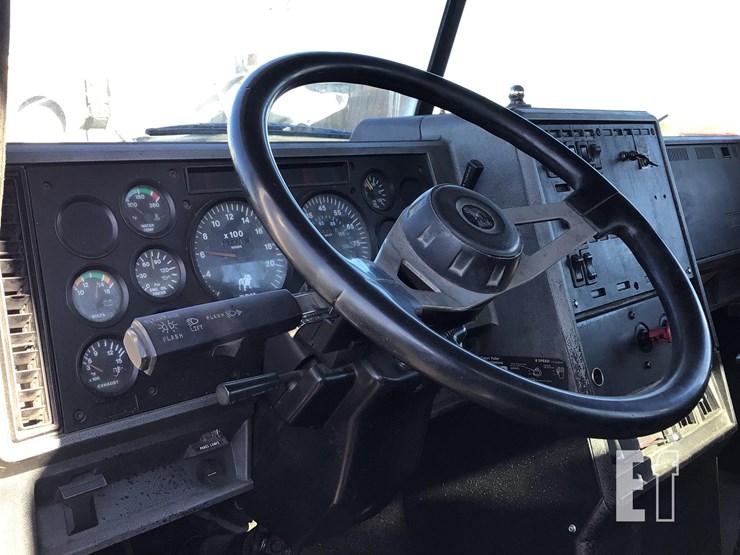 1996-mack-ch613-image-13