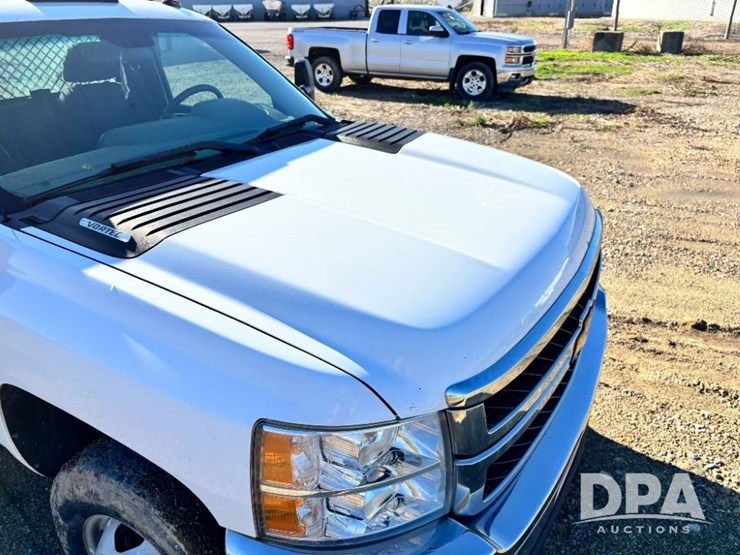 2013-chevrolet-3500hd-image-45