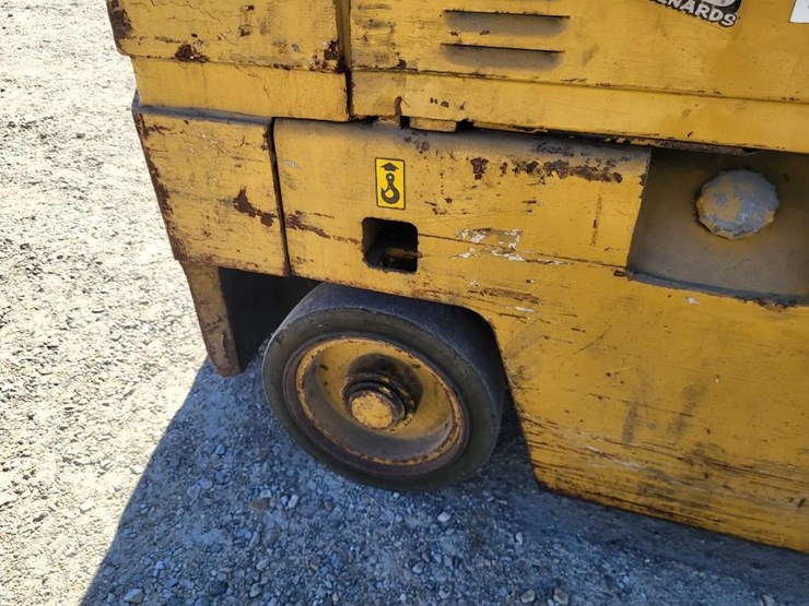 clark-t500-forklift-image-28