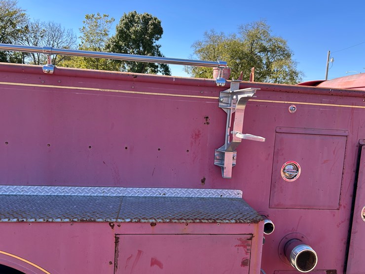 #22559-•-inop-1971-international-harvester-1800-s/a-daycab-fire-truck-vin:-416080g411147-image-17