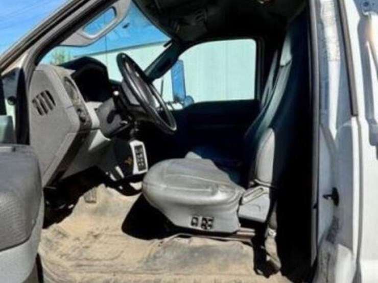 2013-ford-f750-xl-image-54