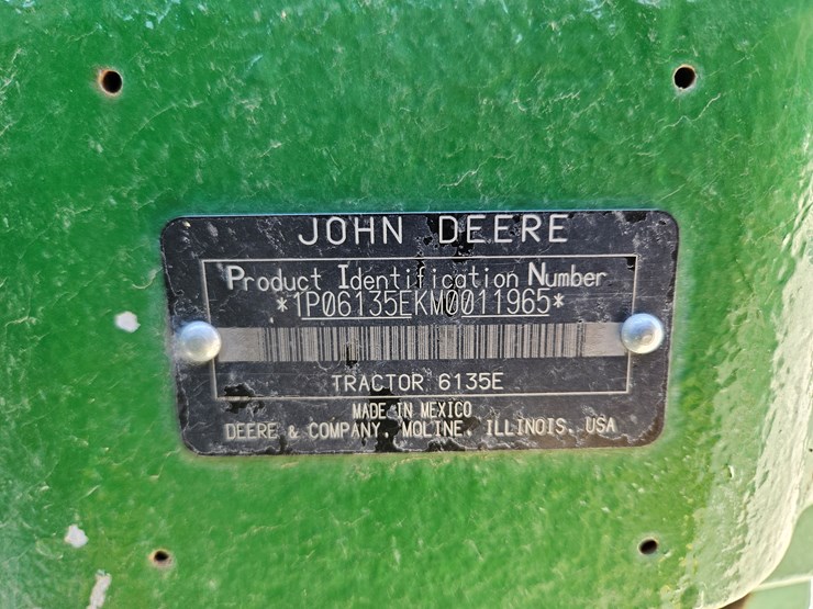 2021-john-deere-6135e-image-19