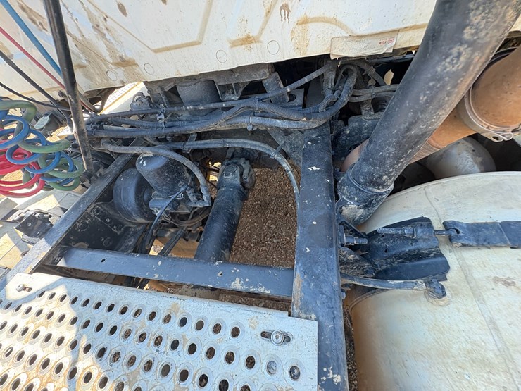 #22534-•-2014-freightliner-prostar-lf-687-t/a-daycab-truck-tractor-vin:-1hsdjsnr4eh099715-image-17