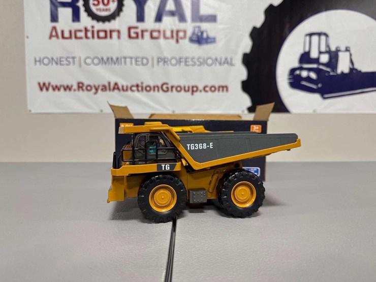 2.4ghz-rc-dump-truck-with-remote-replica-toy-image-3